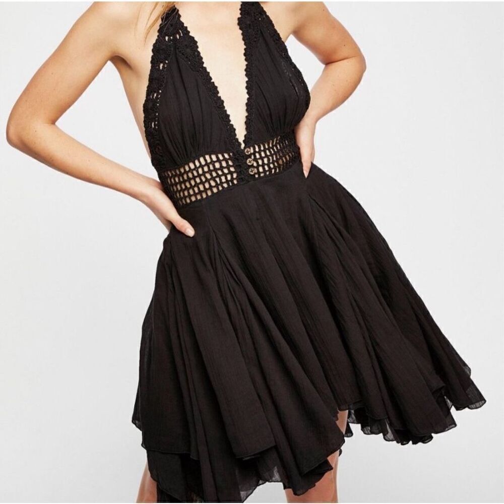 FREE PEOPLE | NWT Show Off Crochet Mini Dress Halter Open Tie Back  | Size XS‎